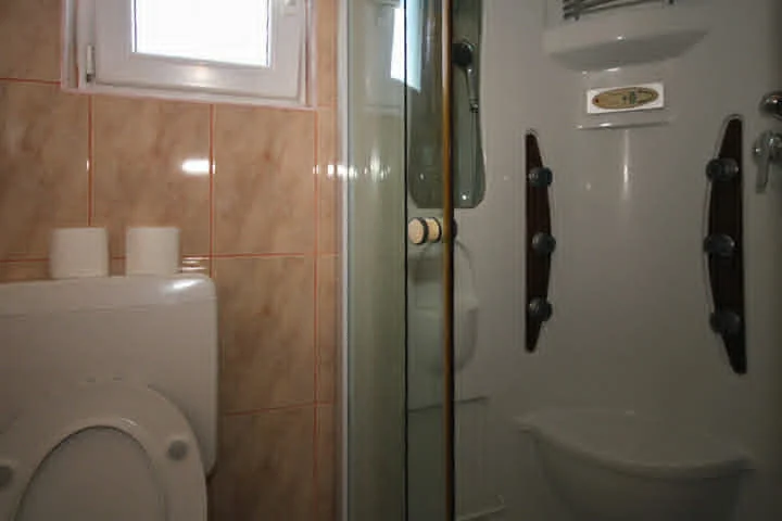 Apartman Kristina — Kupaonica s hidromasažnom kadom